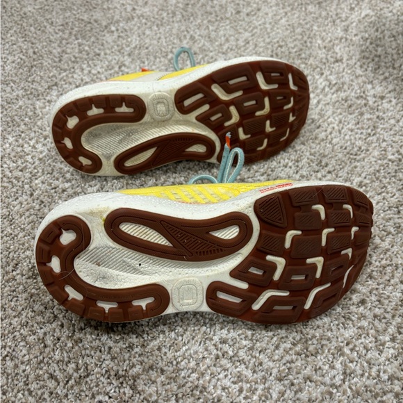 Brooks Adrenaline GTS 24 Yellow Running Shoes - Picture 6 of 8